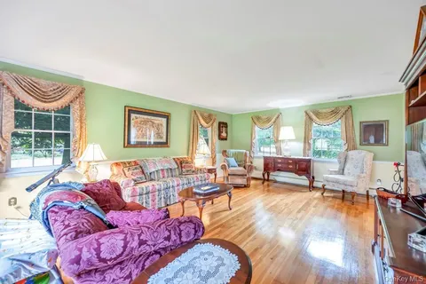 $1,099,999 | 375 Ocean Avenue, Islip, NY 11751