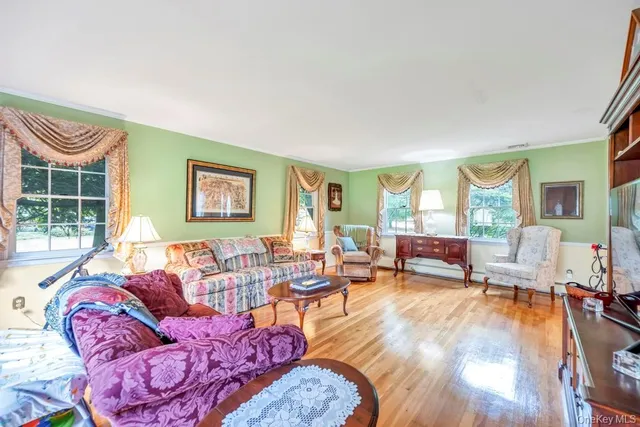 $1,099,999 | 375 Ocean Avenue, Islip, NY 11751