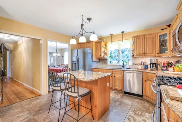 $1,099,999 | 375 Ocean Avenue, Islip, NY 11751