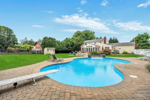 $1,049,000 | 375 Ocean Avenue, Islip, NY 11751