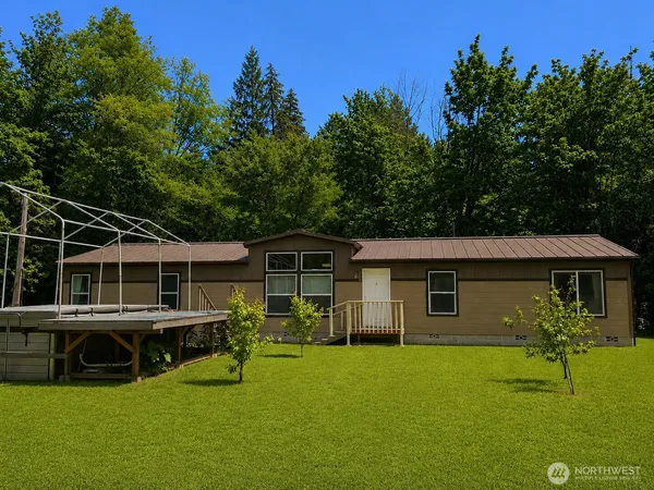 $550,000 | 1611 East North Bay Road, Allyn, WA 98524