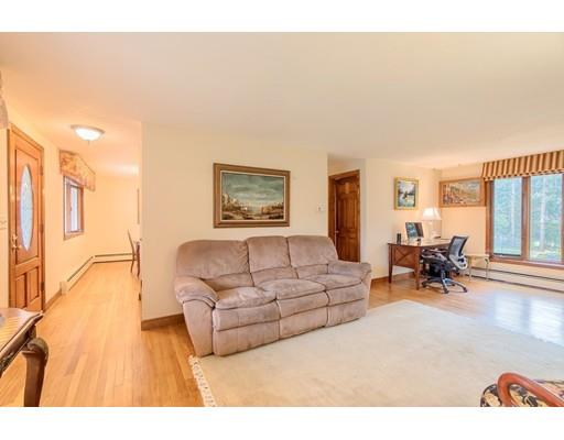 22 Mc Intosh Road Chelmsford, MA 01824 - Photo 3 of 30 Gallery Image 3