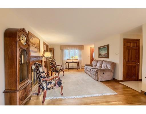 22 Mc Intosh Road Chelmsford, MA 01824 - Photo 4 of 30 Gallery Image 4