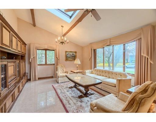 22 Mc Intosh Road Chelmsford, MA 01824 - Photo 5 of 30 Gallery Image 5