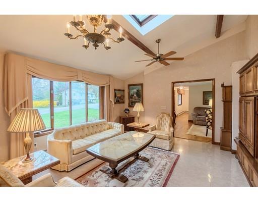 22 Mc Intosh Road Chelmsford, MA 01824 - Photo 6 of 30 Gallery Image 6