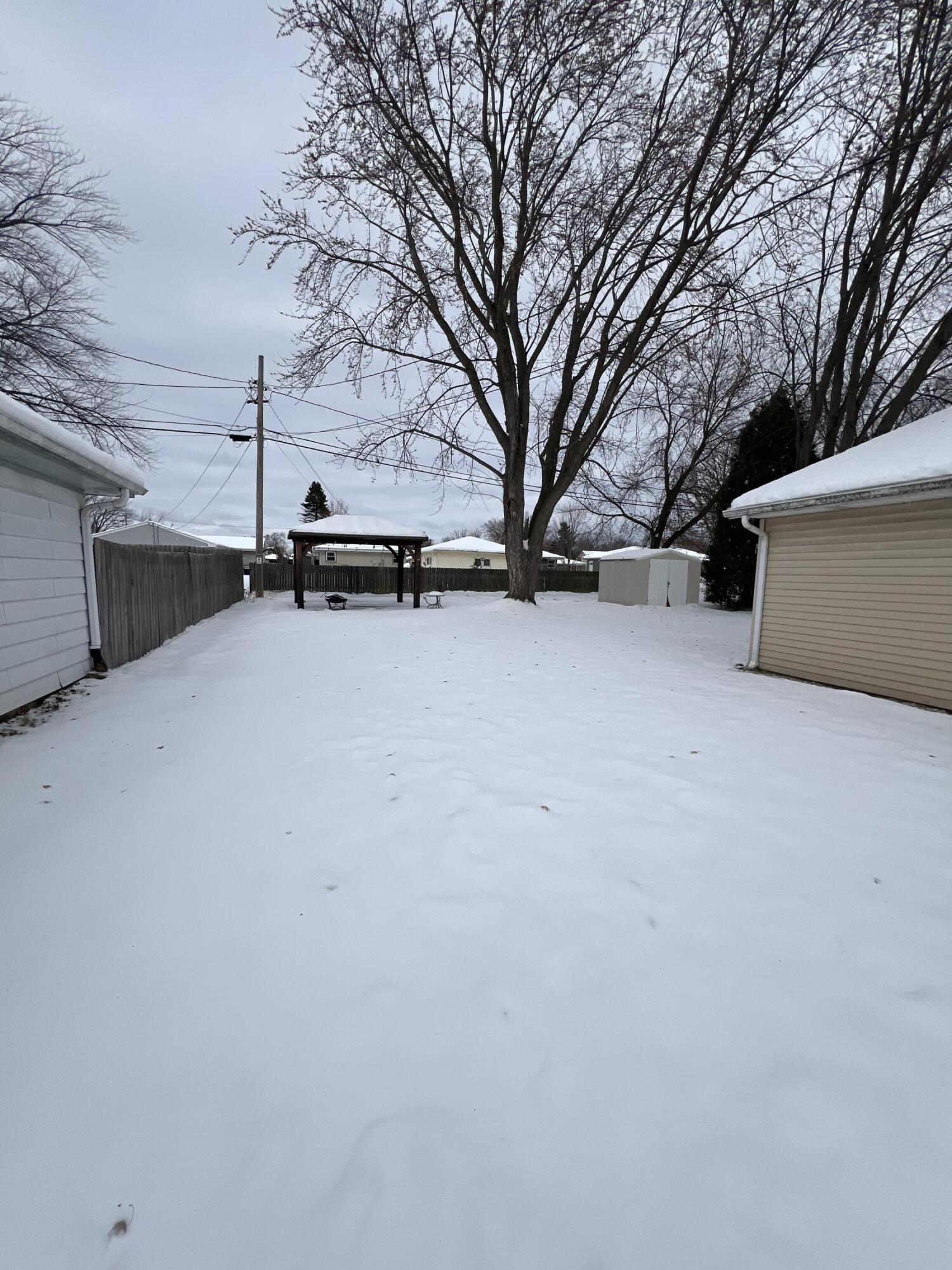 5324 West Allerton Avenue Greenfield, WI 53220 - Photo 3 of 24 IMG_2735