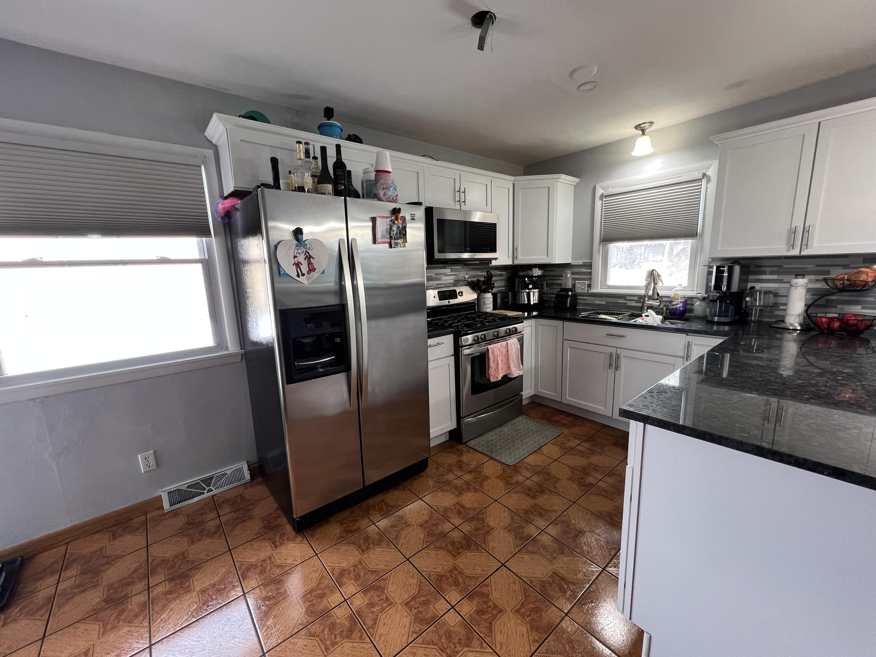 5324 West Allerton Avenue Greenfield, WI 53220 - Photo 7 of 24 IMG_2757