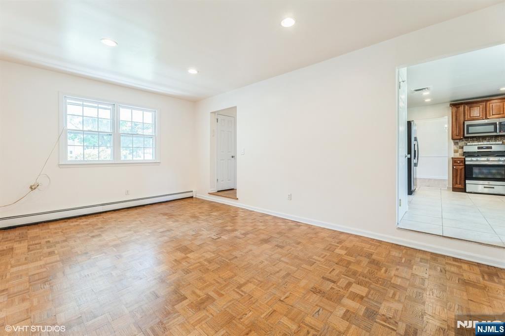 275 Taft Court Paramus, NJ 07652 - Photo 20 of 40