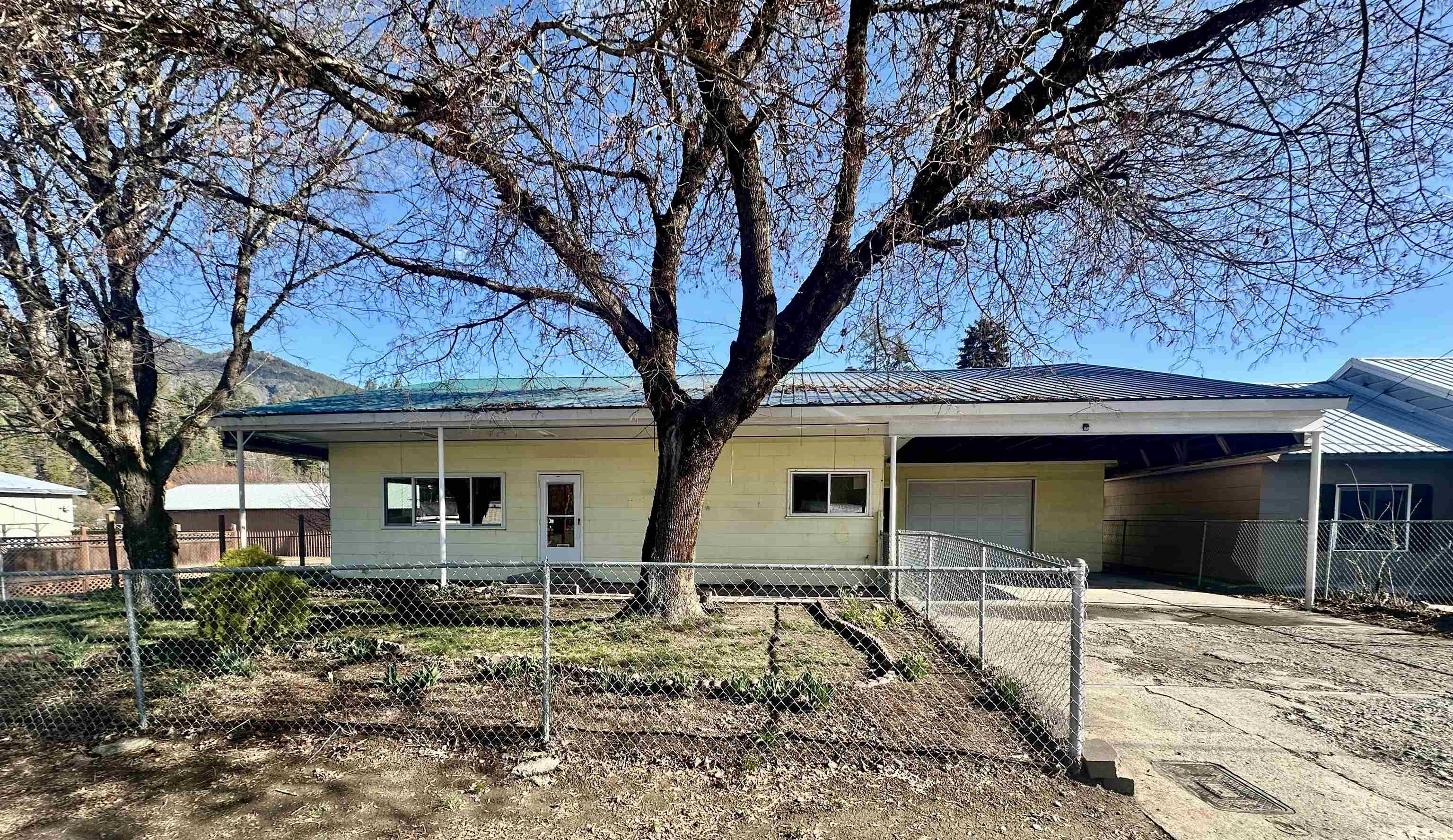 103 Selkirk Street Metaline, WA 99152 - Photo 1 of 38