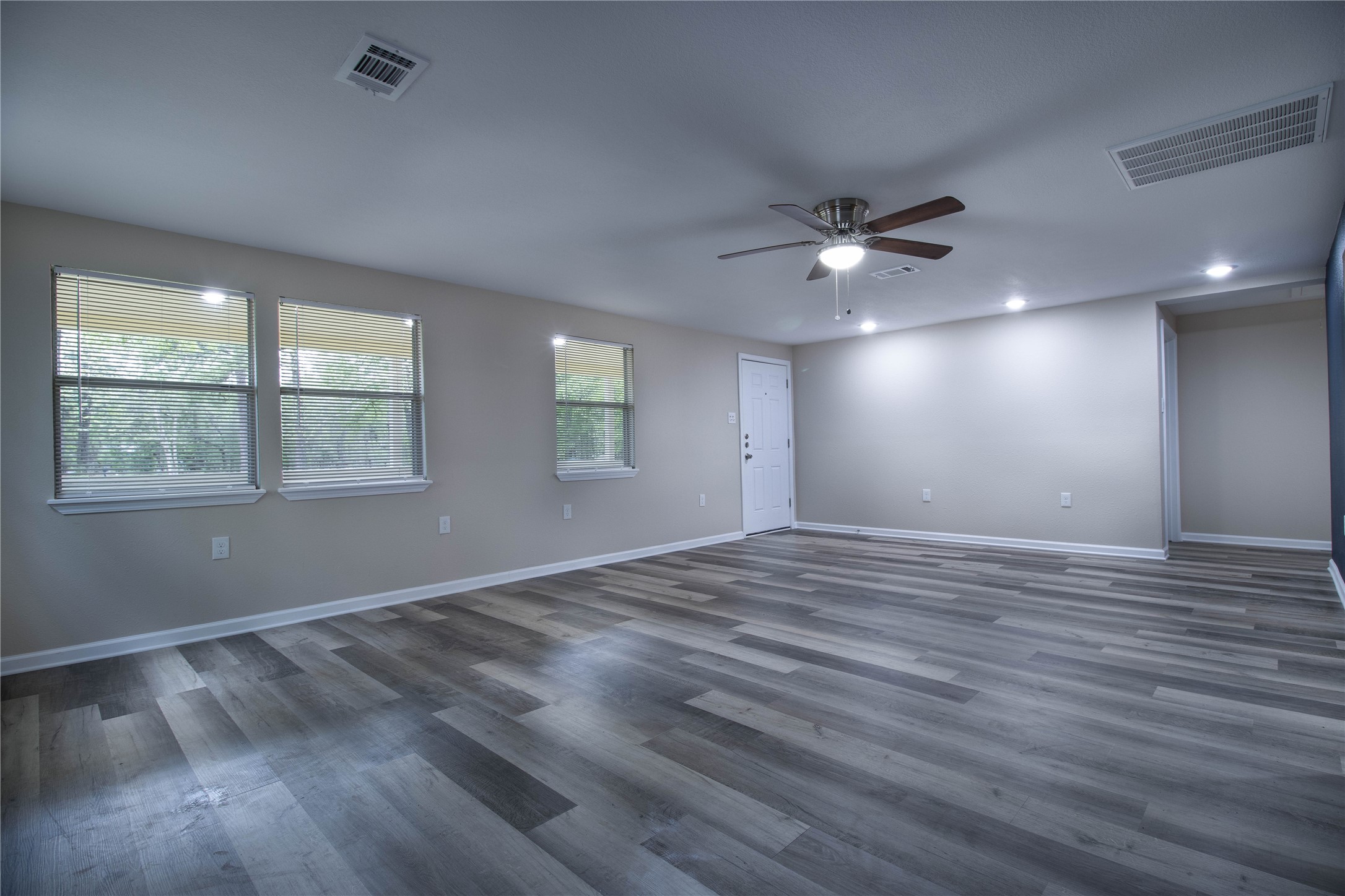 20571 Lodge Road New Caney, TX 77357 - Photo 5 of 18 Living Room
