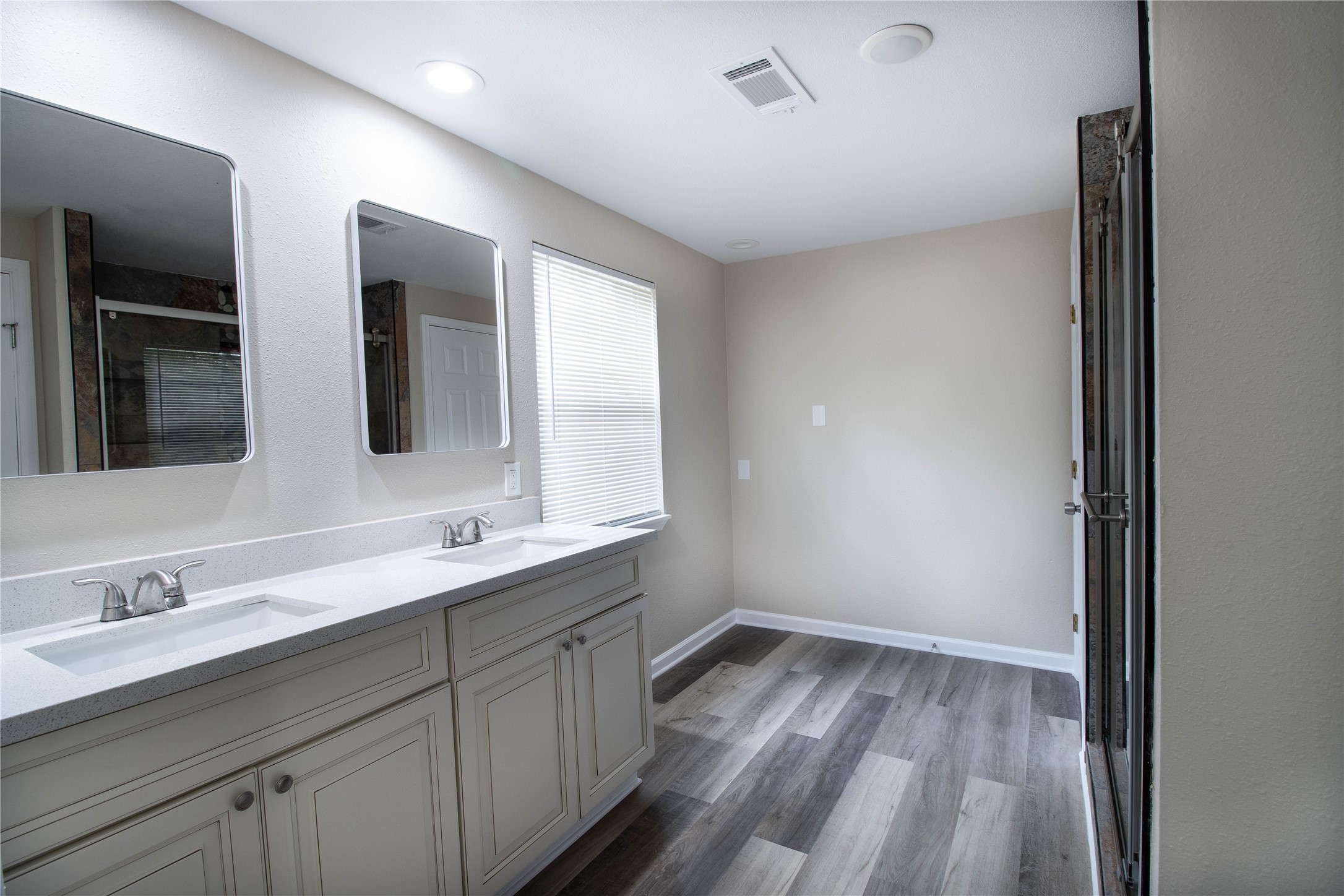 20571 Lodge Road New Caney, TX 77357 - Photo 10 of 18 Primary Bathroom