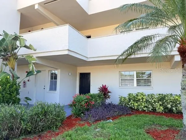 $1,700 | 7351 West Country Club Drive North, Unit 105, Sarasota, FL 34243