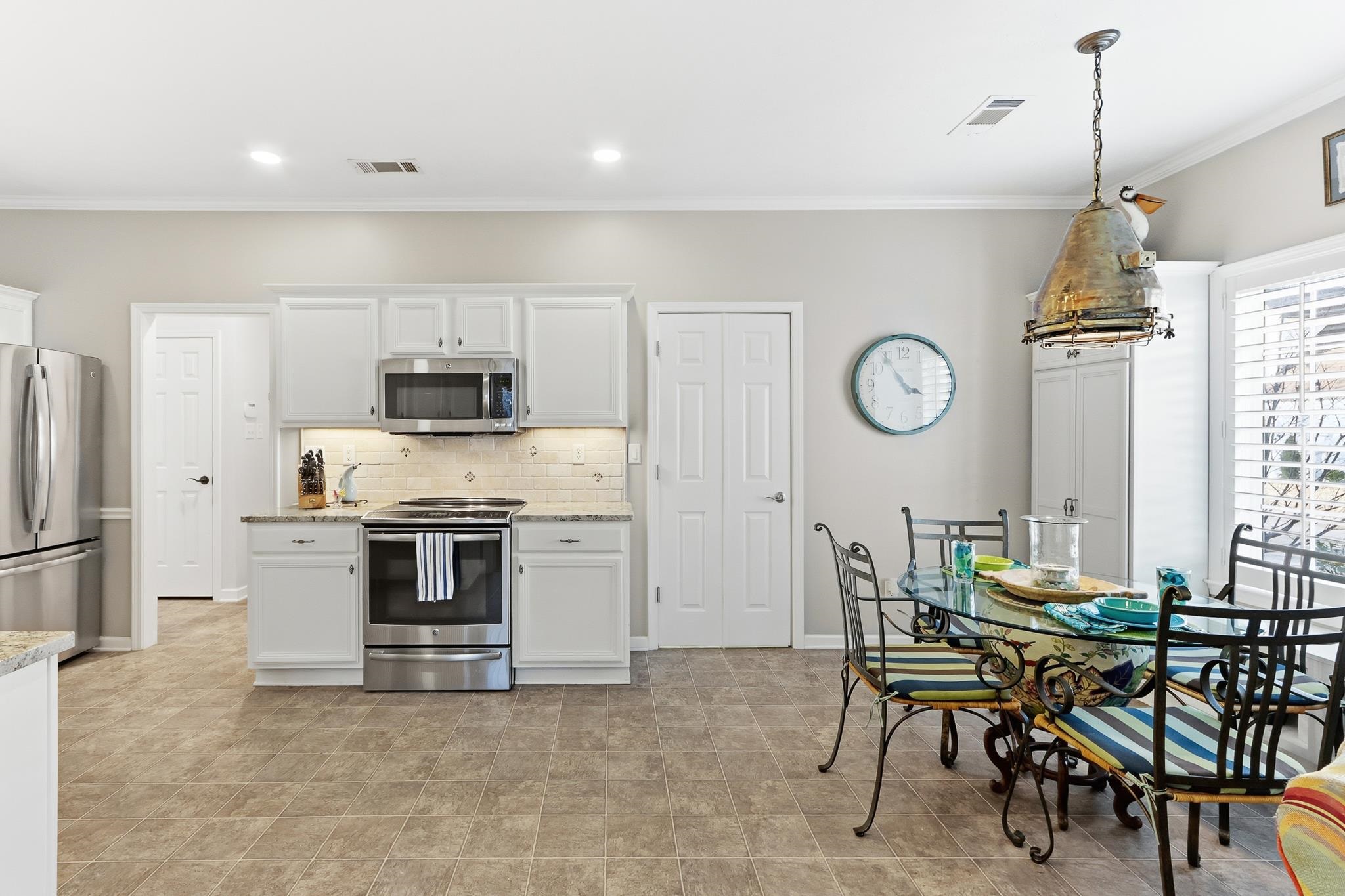 438 McElroy Road Memphis, TN 38120 - Photo 17 of 40 Dr on right is Laundry and Pantry area