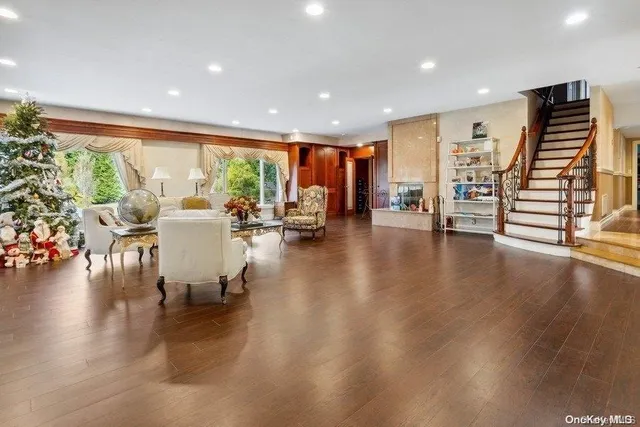 $2,997,000 | 290 Heather Lane, Hewlett, NY 11557