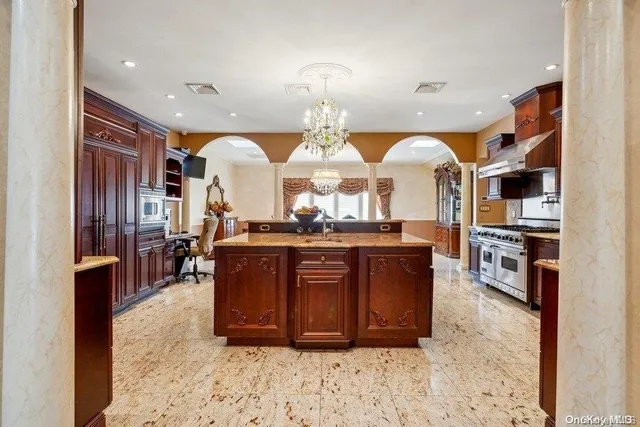 $2,997,000 | 290 Heather Lane, Hewlett, NY 11557