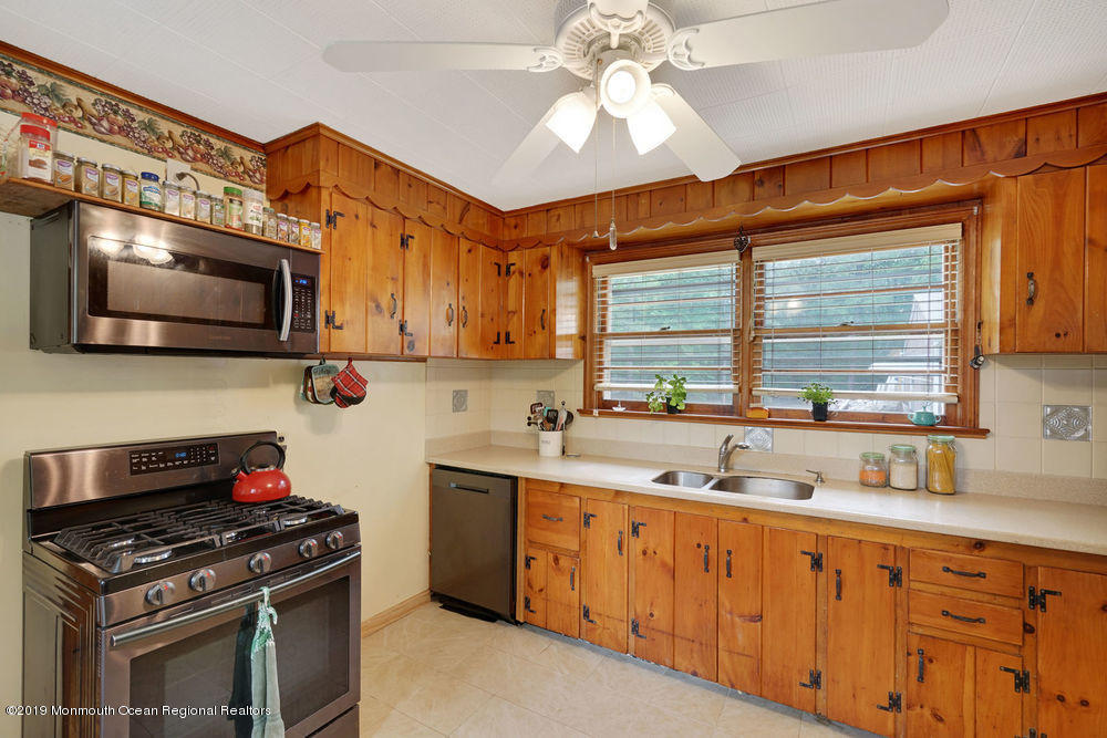 63 Maxim Road Howell, NJ 07731 - Photo 2 of 18 dsc09304-dsc09308