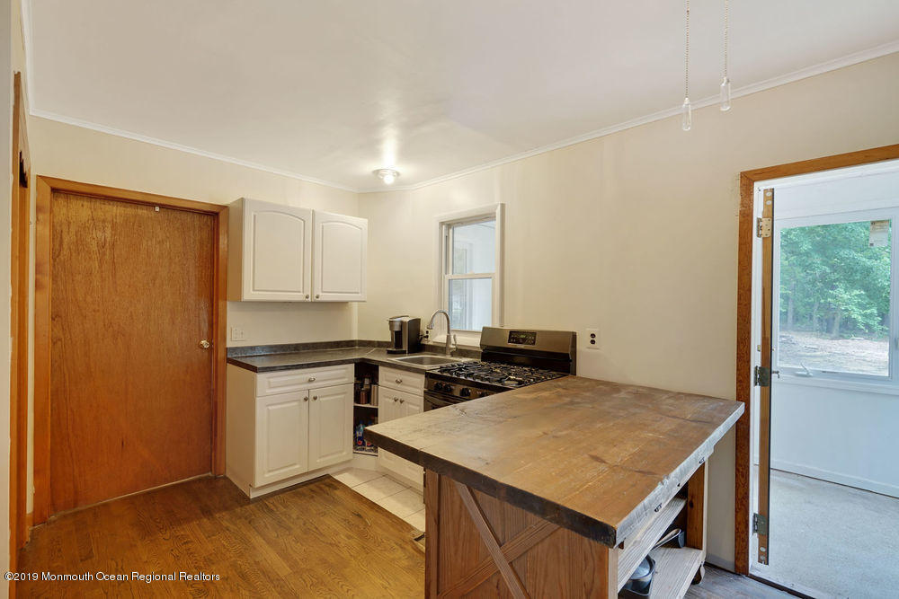 63 Maxim Road Howell, NJ 07731 - Photo 10 of 18 dsc09084-dsc09088