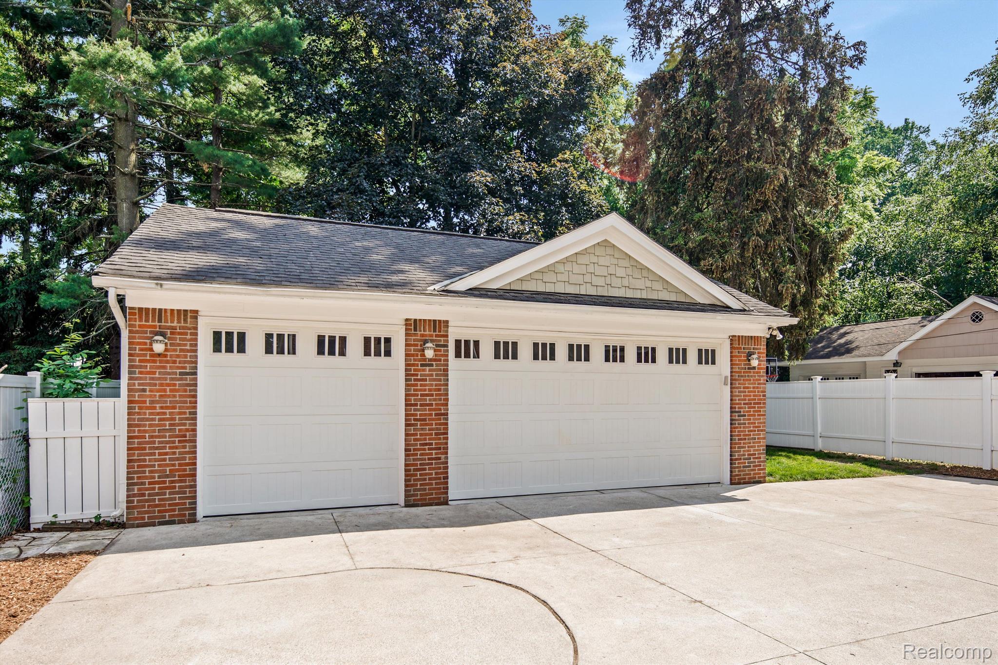 236 Woodside Road Royal Oak, MI 48073 - Photo 36 of 44 3 car garage