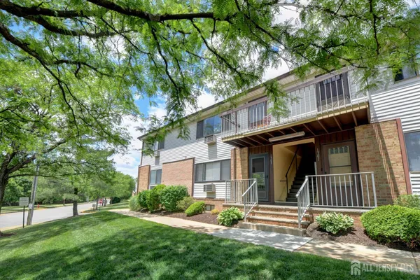 $299,000 | 1303 Cricket Lane, Woodbridge, NJ 07095