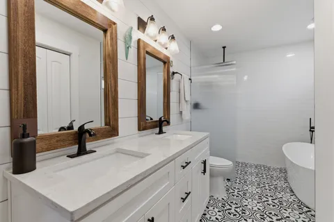 $425,000 | 1812 10th Avenue North, Nashville, TN 37208