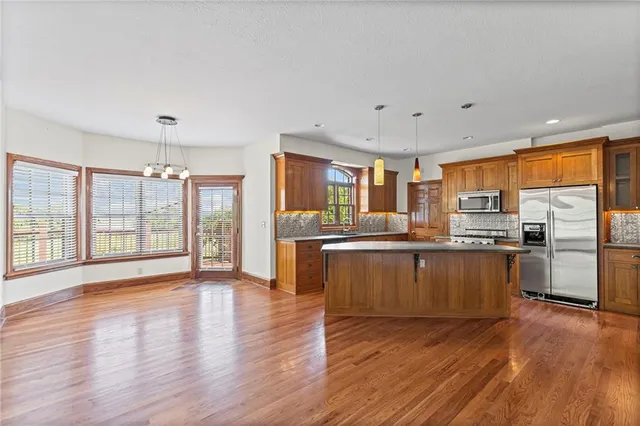 $1,900,000 | 1548 North 800 Road, Baldwin City, KS 66006