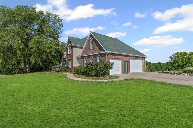$1,900,000 | 1548 North 800 Road, Baldwin City, KS 66006