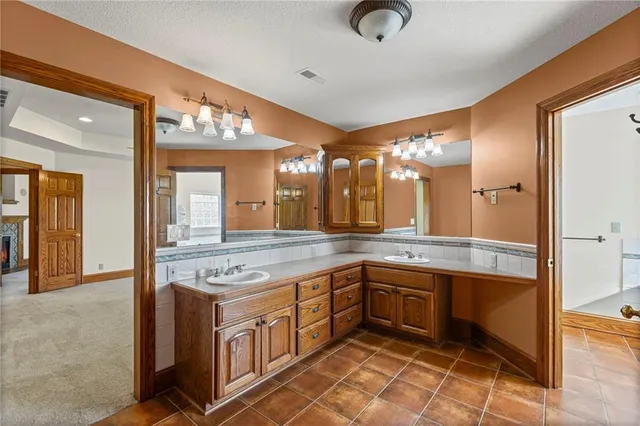 $1,900,000 | 1548 North 800 Road, Baldwin City, KS 66006