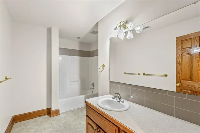 $1,900,000 | 1548 North 800 Road, Baldwin City, KS 66006