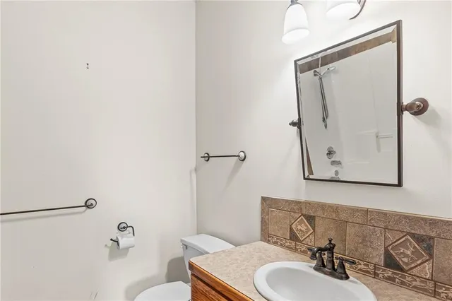 $1,900,000 | 1548 North 800 Road, Baldwin City, KS 66006