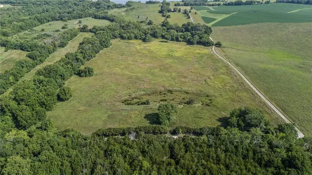 $1,900,000 | 1548 North 800 Road, Baldwin City, KS 66006