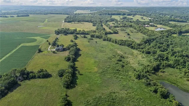 $1,900,000 | 1548 North 800 Road, Baldwin City, KS 66006