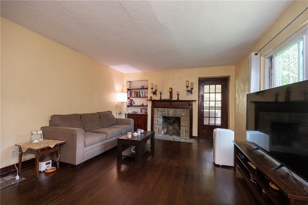 3841 Green Valley Road Pittsburgh, PA 15235 - Photo 4 of 15 Gallery Image 4