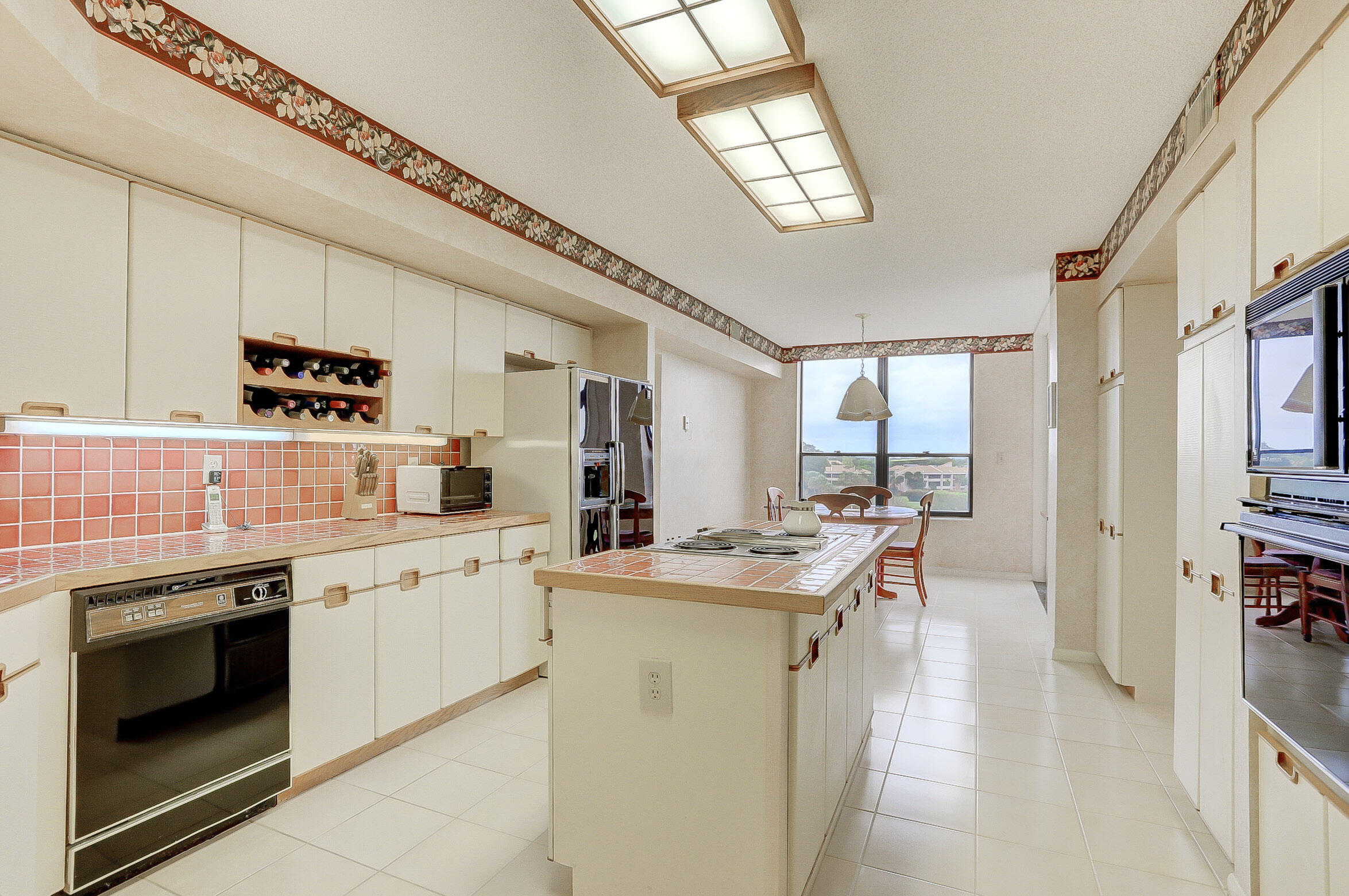 7233 Promenade Drive, Unit 601 Boca Raton, FL 33433 - Photo 12 of 35 kitchen