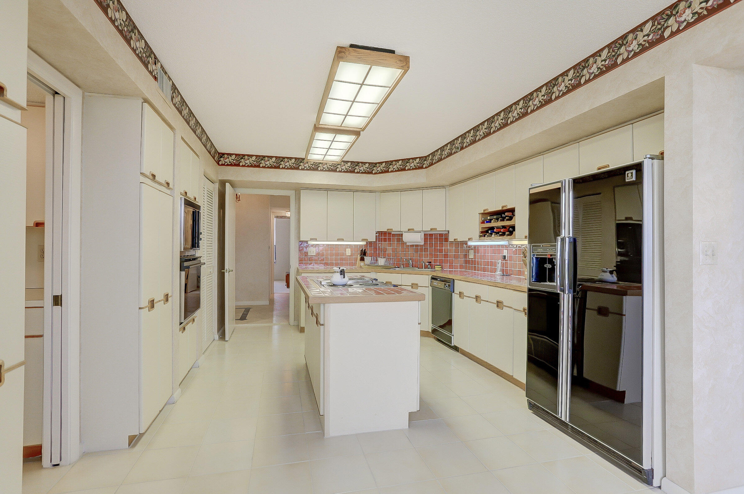 7233 Promenade Drive, Unit 601 Boca Raton, FL 33433 - Photo 14 of 35 kitchen