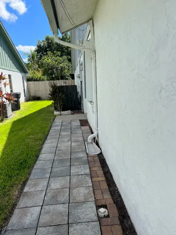 a view of a backyard with pathway