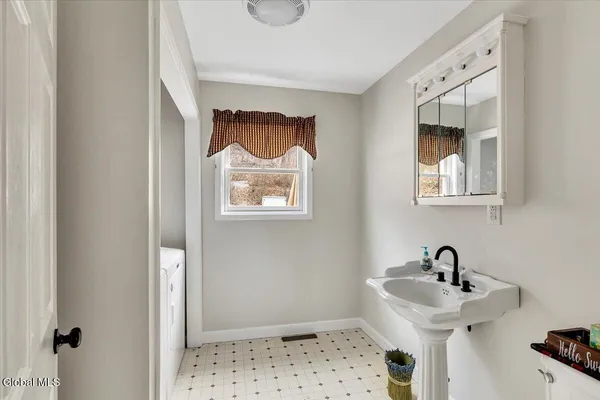 $465,000 | 641 Knickerbocker Road, Schaghticoke, NY 12154