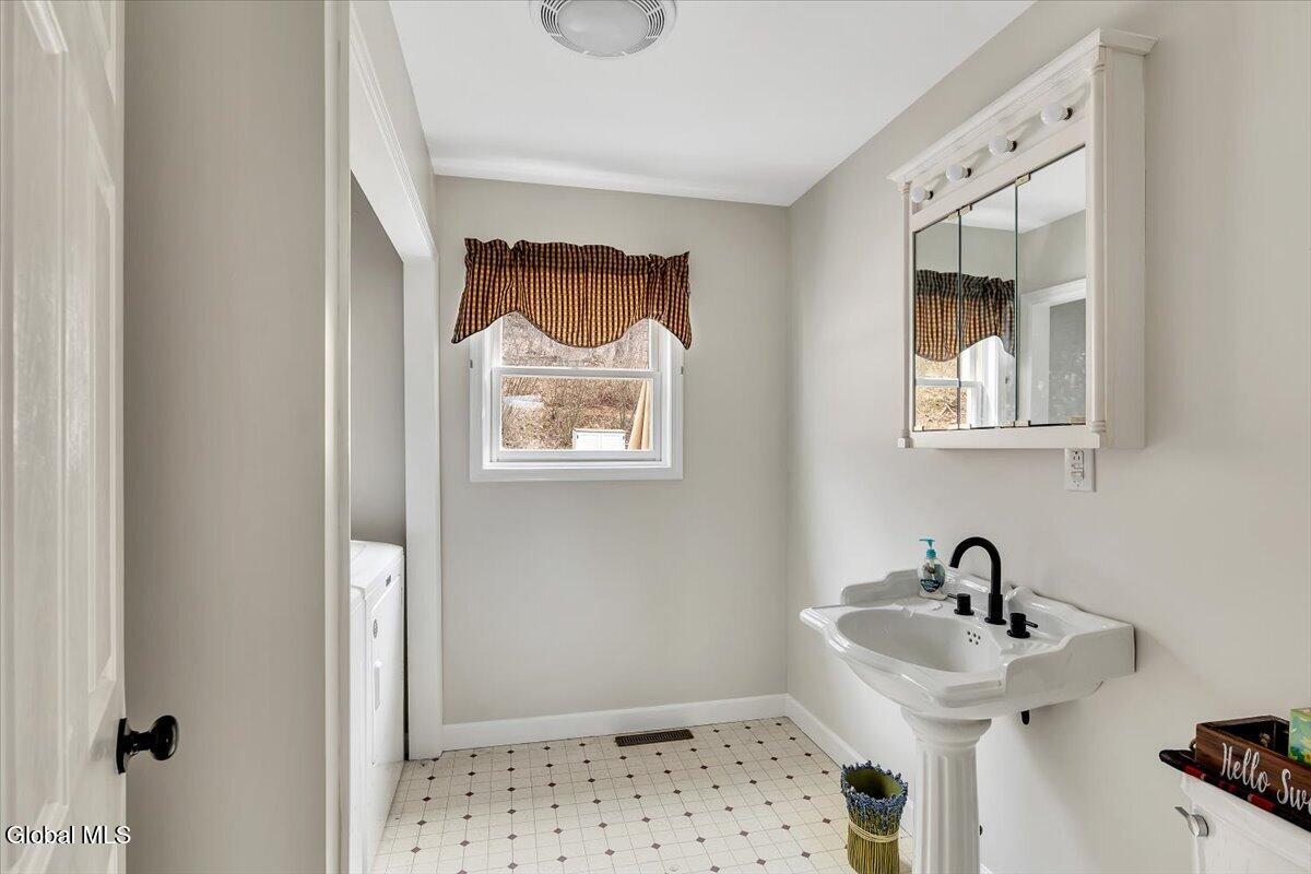 641 Knickerbocker Road Schaghticoke, NY 12154 - Photo 25 of 62 22-P1804975