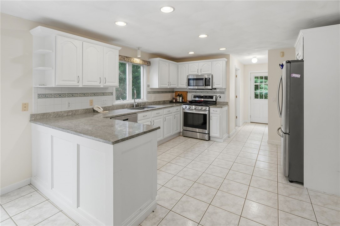 151 Rome Drive Cranston, RI 02921 - Photo 10 of 50