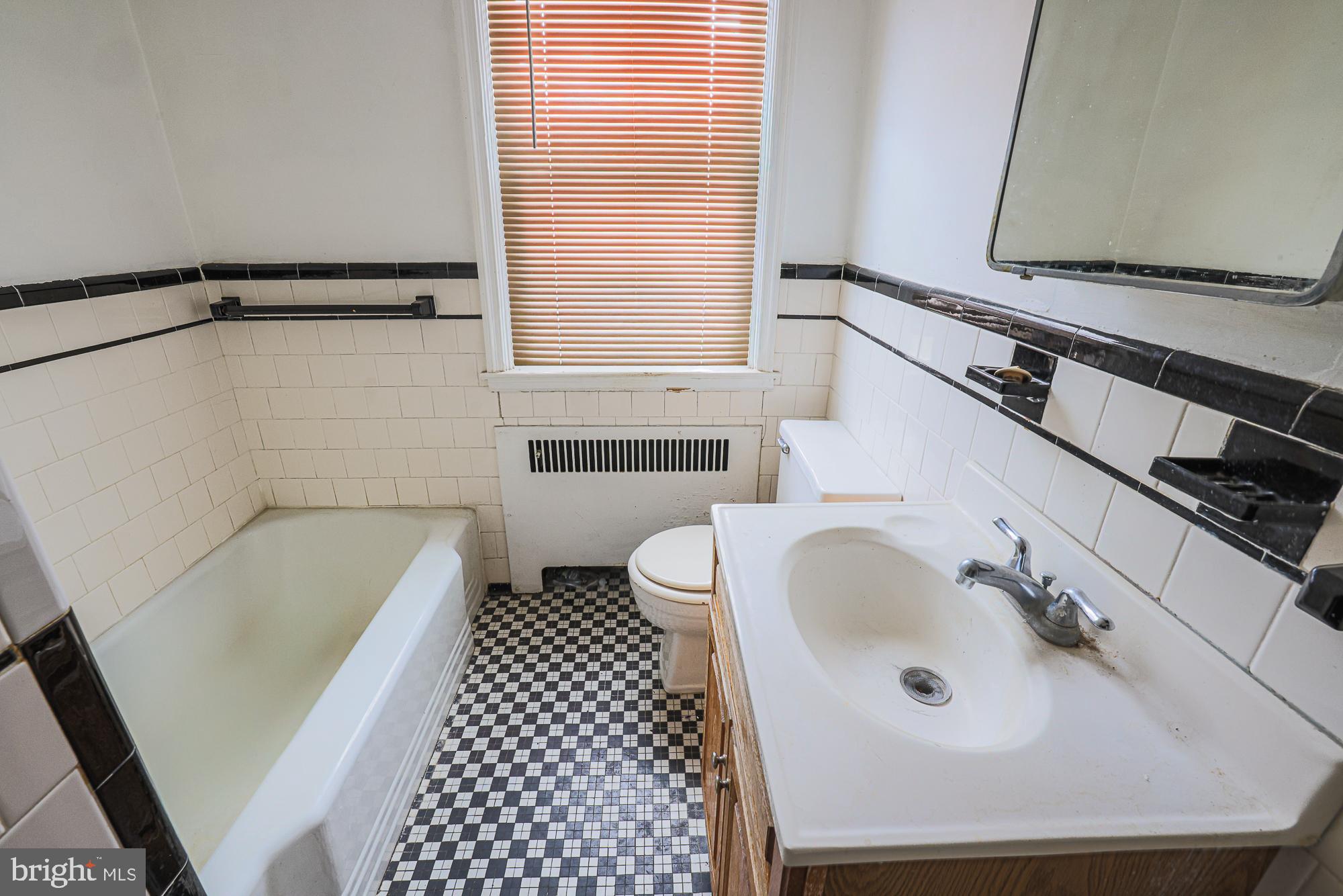 1540 Kingsway Road Baltimore, MD 21218 - Photo 10 of 39