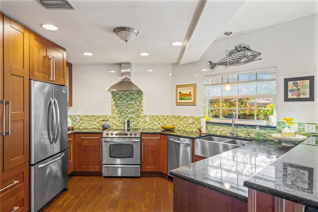 456 Holly Road Vero Beach, FL 32963 - Photo 8 of 25