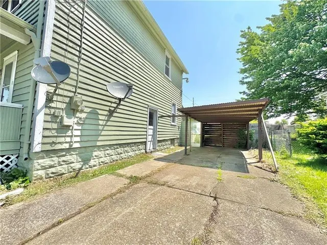 $69,500 | 805 Stambaugh Avenue, Sharon, PA 16146