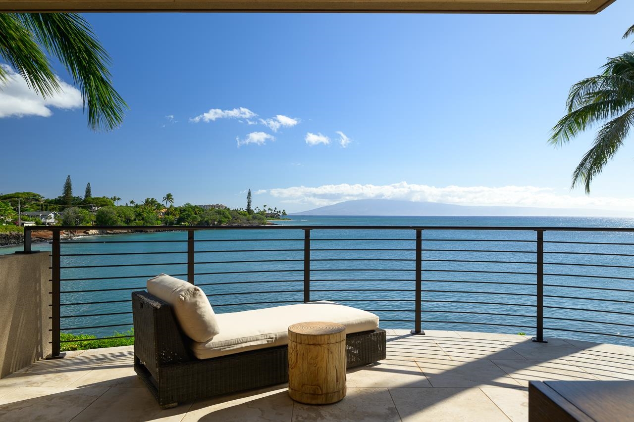 4809 Lower Honoapiilani Road Lahaina, HI 96761 - Photo 1 of 49 a view of sitting area with furniture