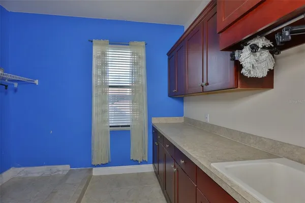 a en suite bathroom with a sink and a mirror