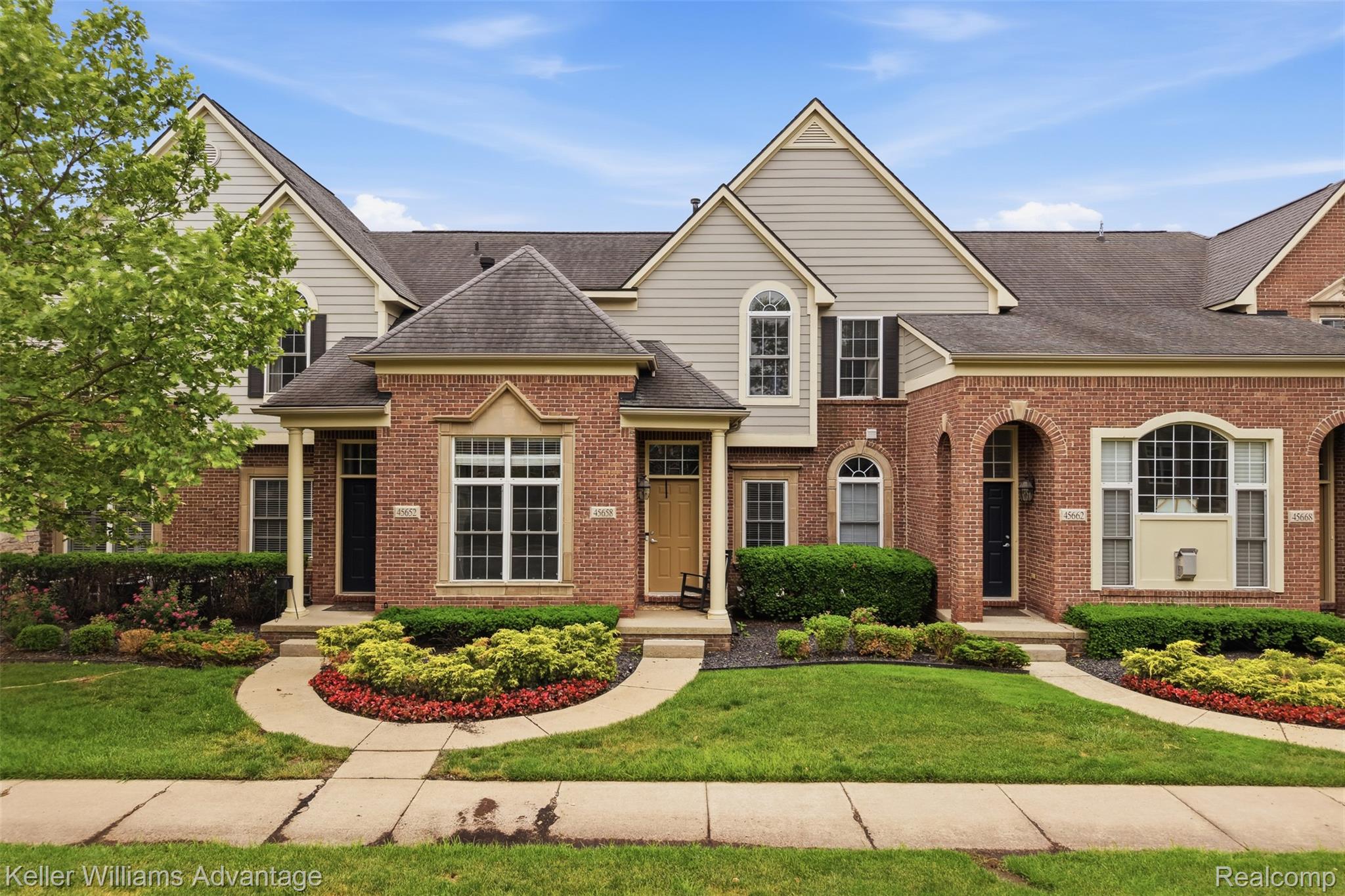 45658 South Stonewood Road Canton, MI 48187 - Photo 2 of 41 34_45658 s stonewood rd-34.jpg