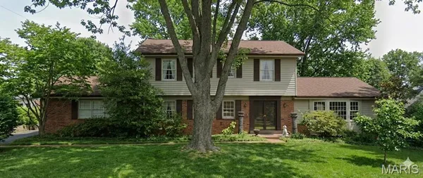$370,000 | 318 Bellerive Drive, Ballwin, MO 63011