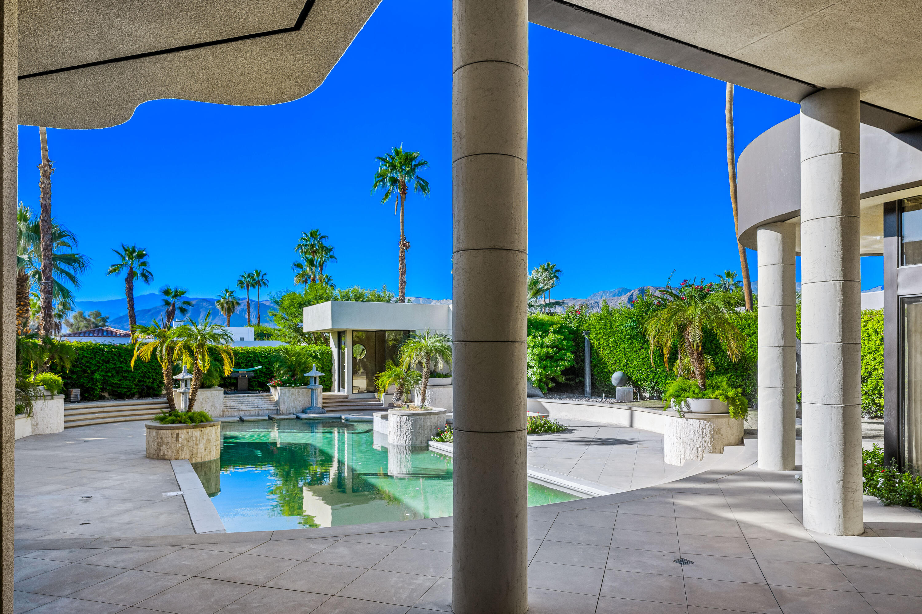 23 Stephen Terrace Rancho Mirage, CA 92270 - Photo 102 of 104 a view of a patio with table and chairs potted plants