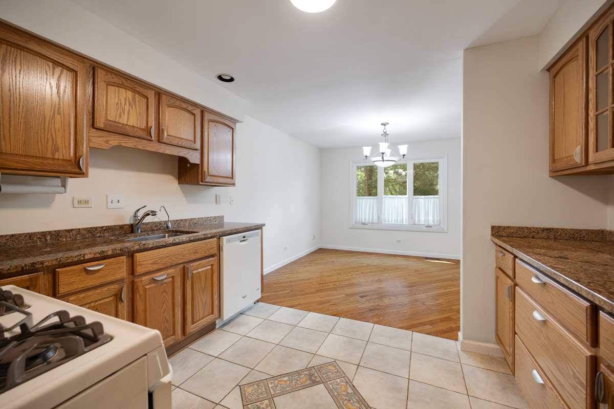 1153 South Linneman Road, Unit 1153 Mount Prospect, IL 60056 - Photo 11 of 25