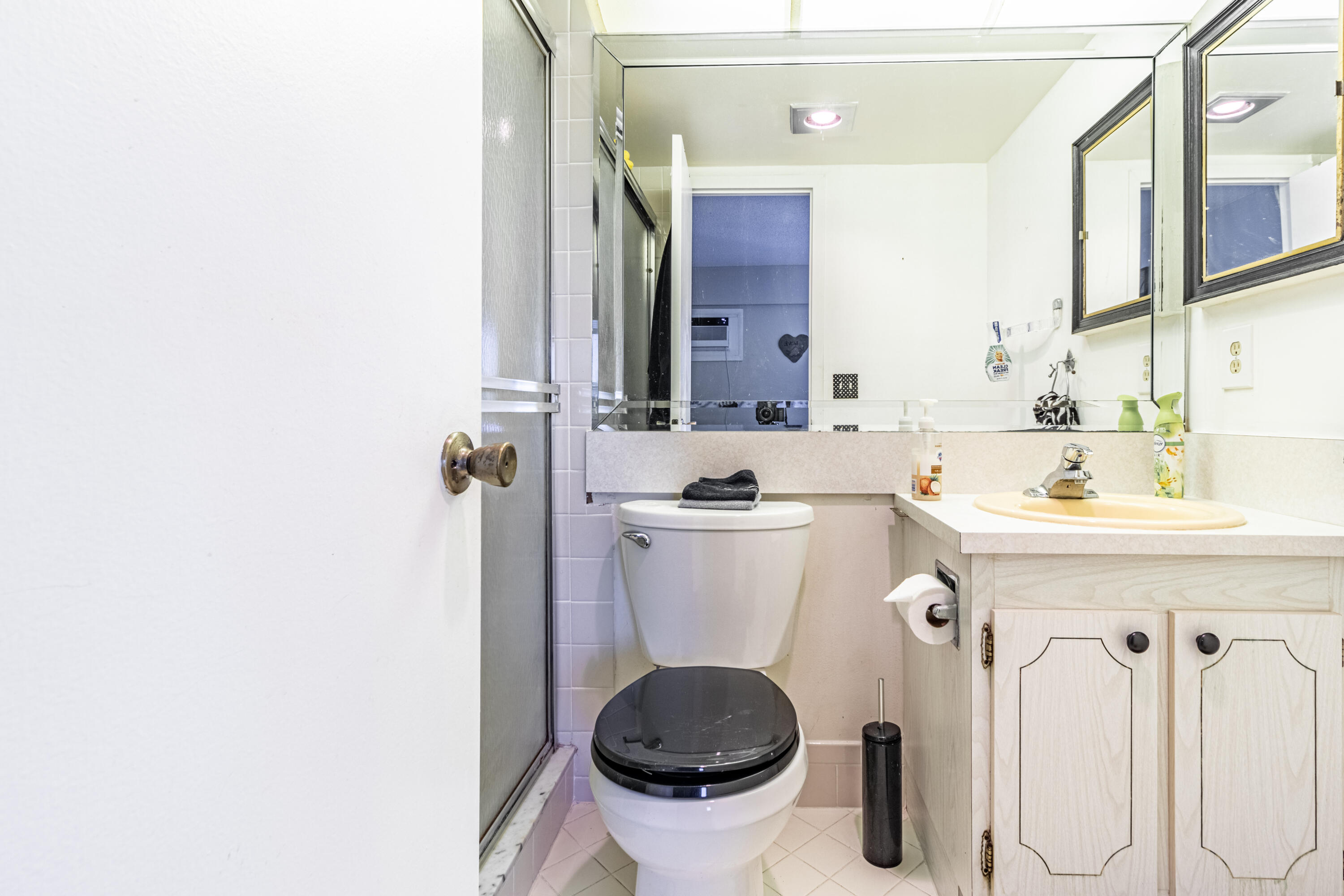 34 Suffolk Way Boca Raton, FL 33434 - Photo 14 of 19 Master Bathroom