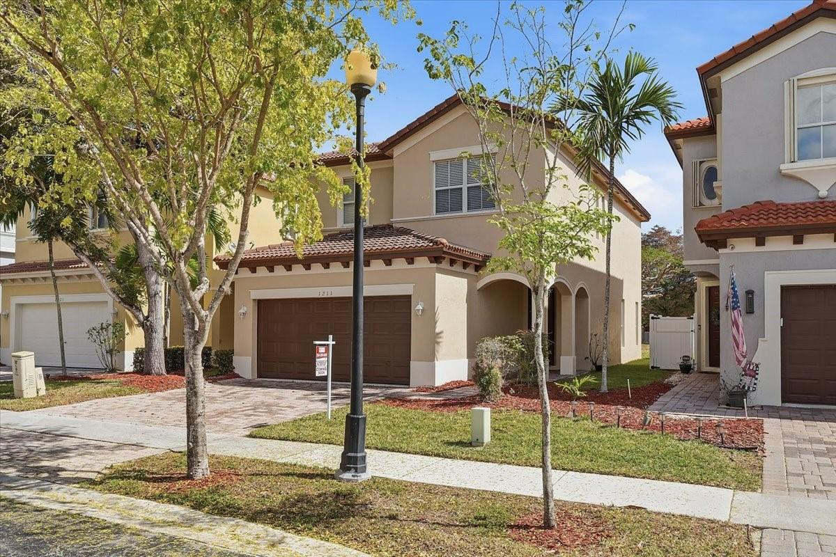 1211 Northeast 40th Road Homestead, FL 33033 - Photo 3 of 35 Photo 2