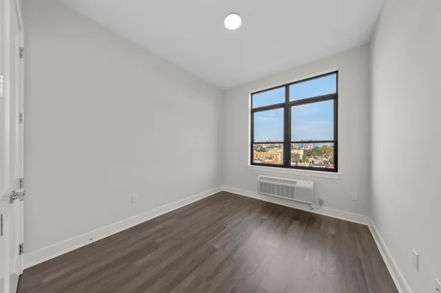 $3,900 | 121 34th Street, Unit 508, Union City, NJ 07087